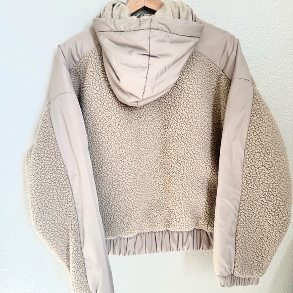 Gap Old Navy Women's Beige Teddy Sherpa Athletic Jacket - Picture 4 of 6